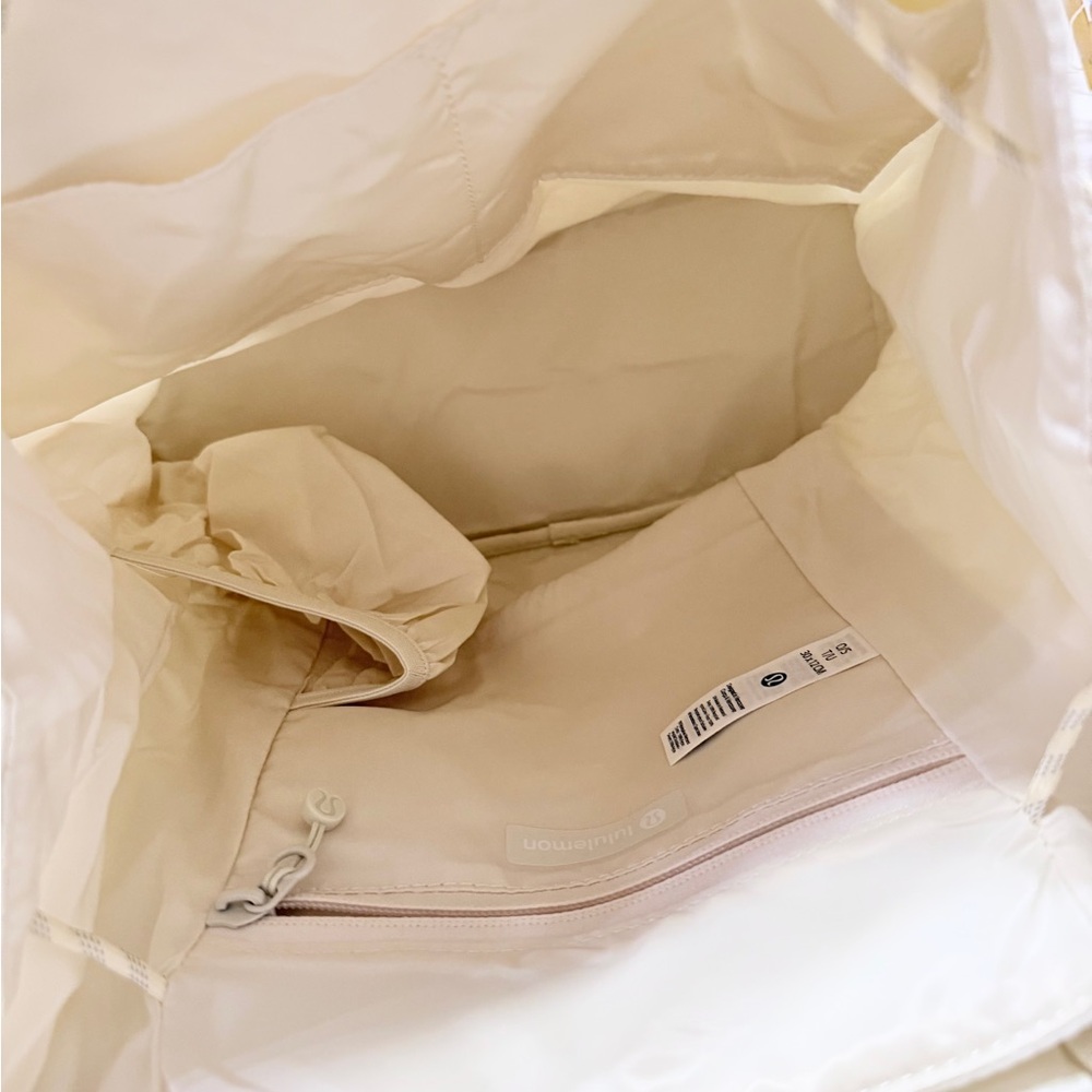 Lululemon Drawstring Bucket Backpack 10 Liter Lig… - image 10